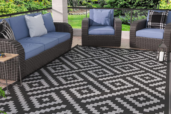 Outdoor rug