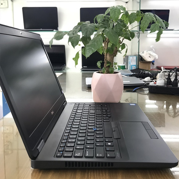 Used Dell Latitude E5570 Laptop - Core i7, Like New 95%