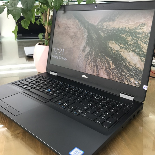 Used Dell Latitude E5570 Laptop - Core i7, Like New 95%