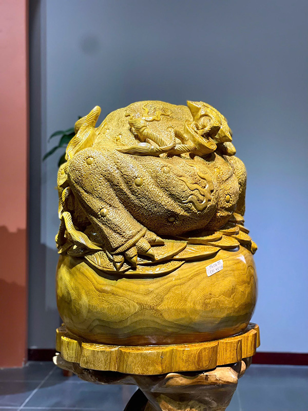 golden-rosewood-money-frog-statue-2-ft-spiritual-feng-shui-decor-2 golden-rosewood-money-frog-statue-2-ft-spiritual-feng-shui-decor