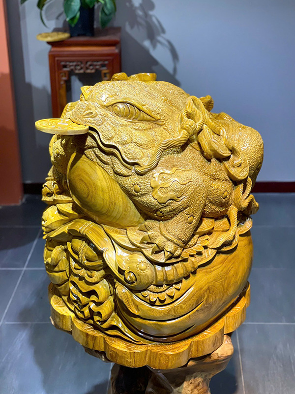 golden-rosewood-money-frog-statue-2-ft-spiritual-feng-shui-decor4 golden-rosewood-money-frog-statue-2-ft-spiritual-feng-shui-decor